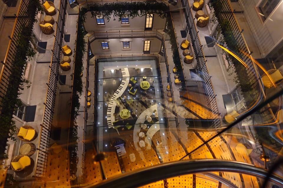 Vanessa Rallonza: Captivating Abstract Grandeur Overlooking Budapest's High Note Skybar
