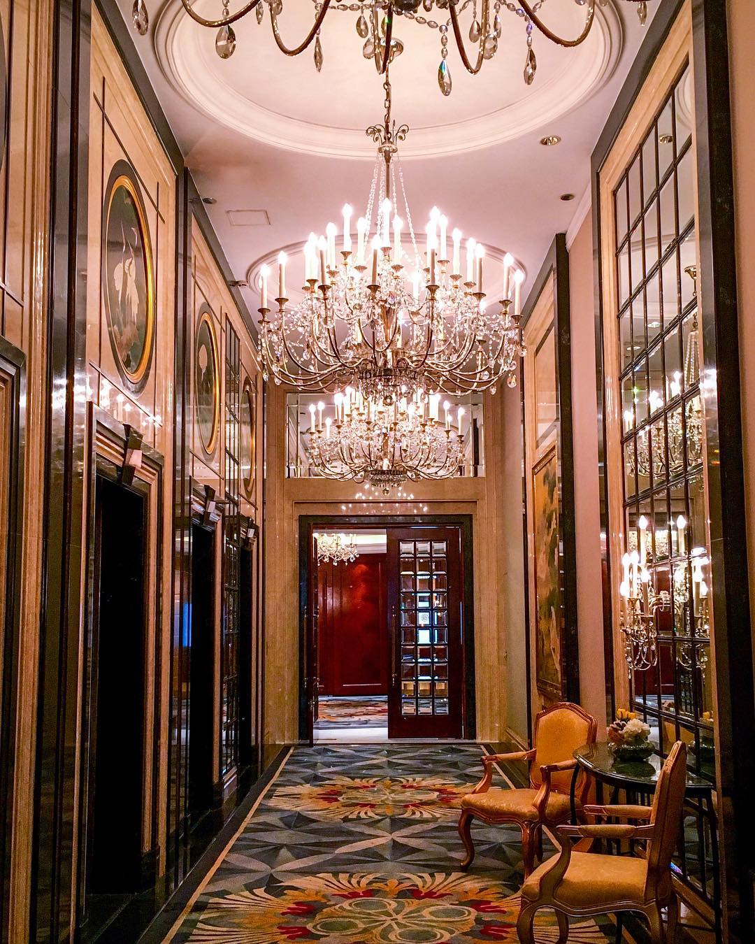 Vanessa Rallonza Elegant Glamourous Lobby