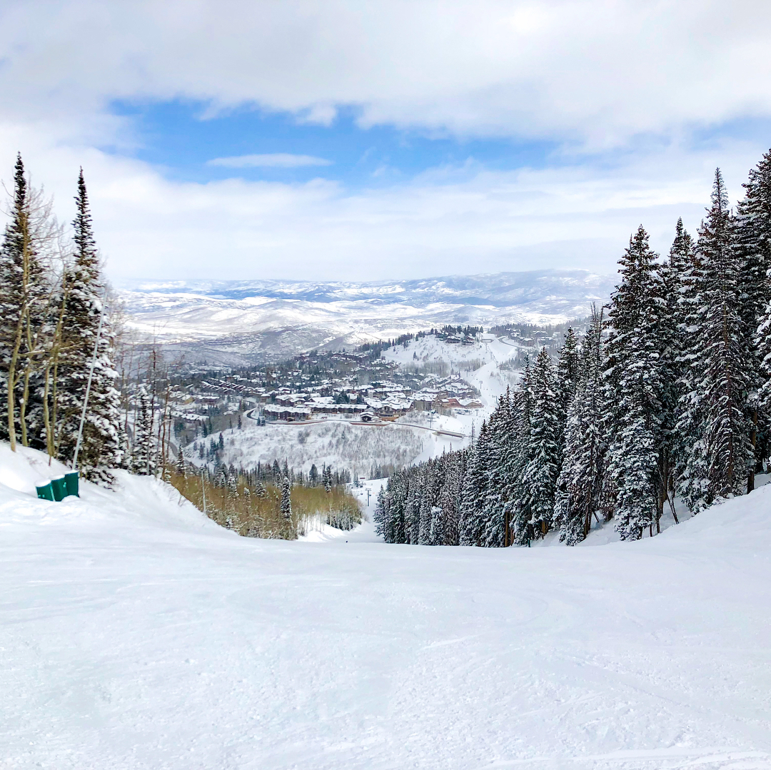 Vanessa Rallonza: Thrilling Moment on Snowy Slopes - Alpine Adventures in Extreme Sports