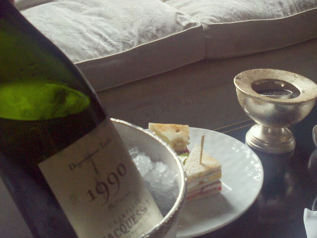 Vanessa Rallonza Sips 'Oldie but Goodie' Champagne, Nostalgic Reflections #Takemeback