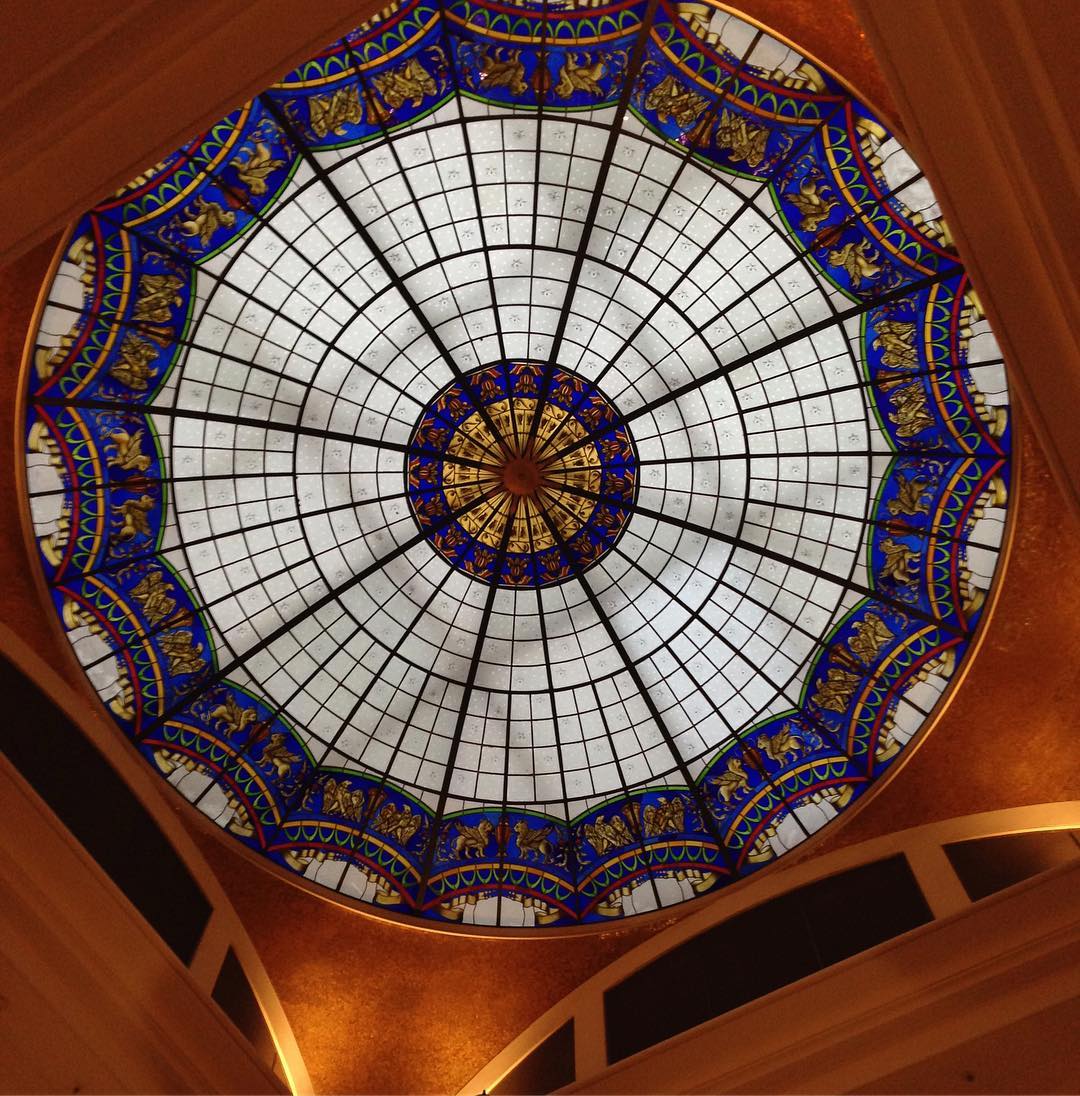 Vanessa Rallonza: Vibrant Stained Glass Dome in Historic Berlin Architecture