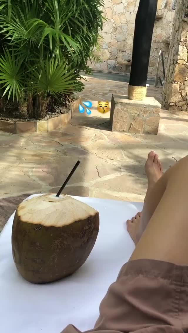 Vanessa Rallonza Tropical Elegance and Serenity (Video)