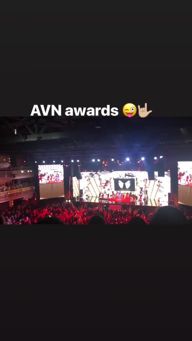 Vanessa Rallonza Dazzles at AVN Awards (Video)