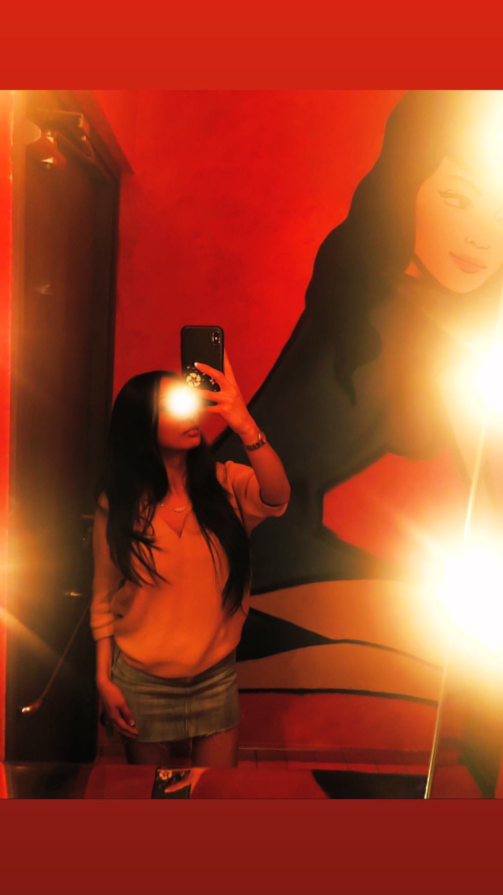 Vanessa Rallonza: Vibrant Self-Portrait Flair