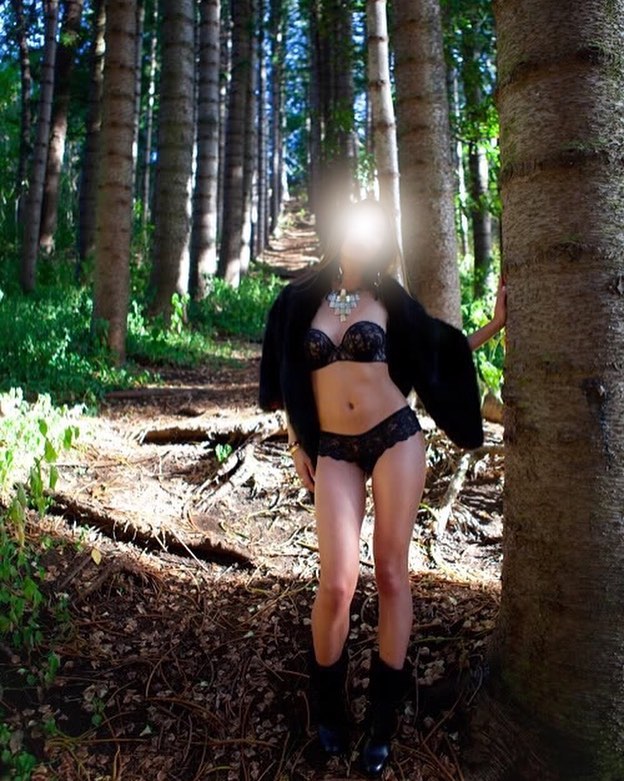 Vanessa Rallonza: Graceful Nostalgia Amidst Enchanting Woods