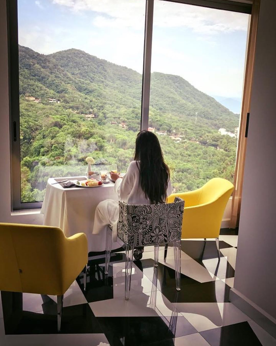 Vanessa Rallonza: #tbt #july2017 - Introspective Charm at Sunlit Window
