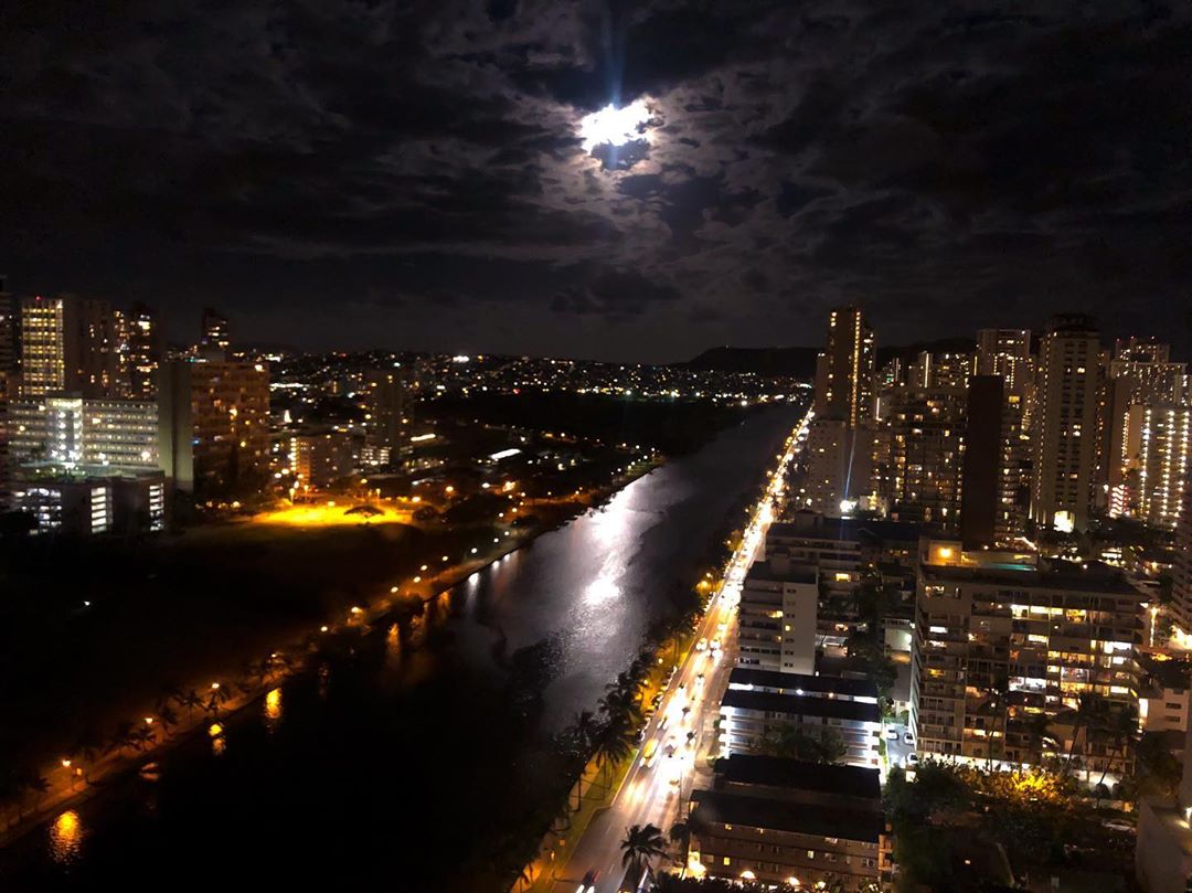 Vanessa Rallonza's Full Moon Sao Paulo Nightscape