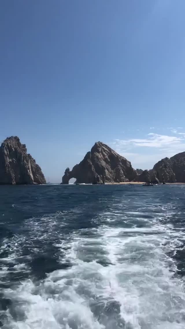 Vanessa Rallonza Ocean Adventure: Serene Escape (Video)
