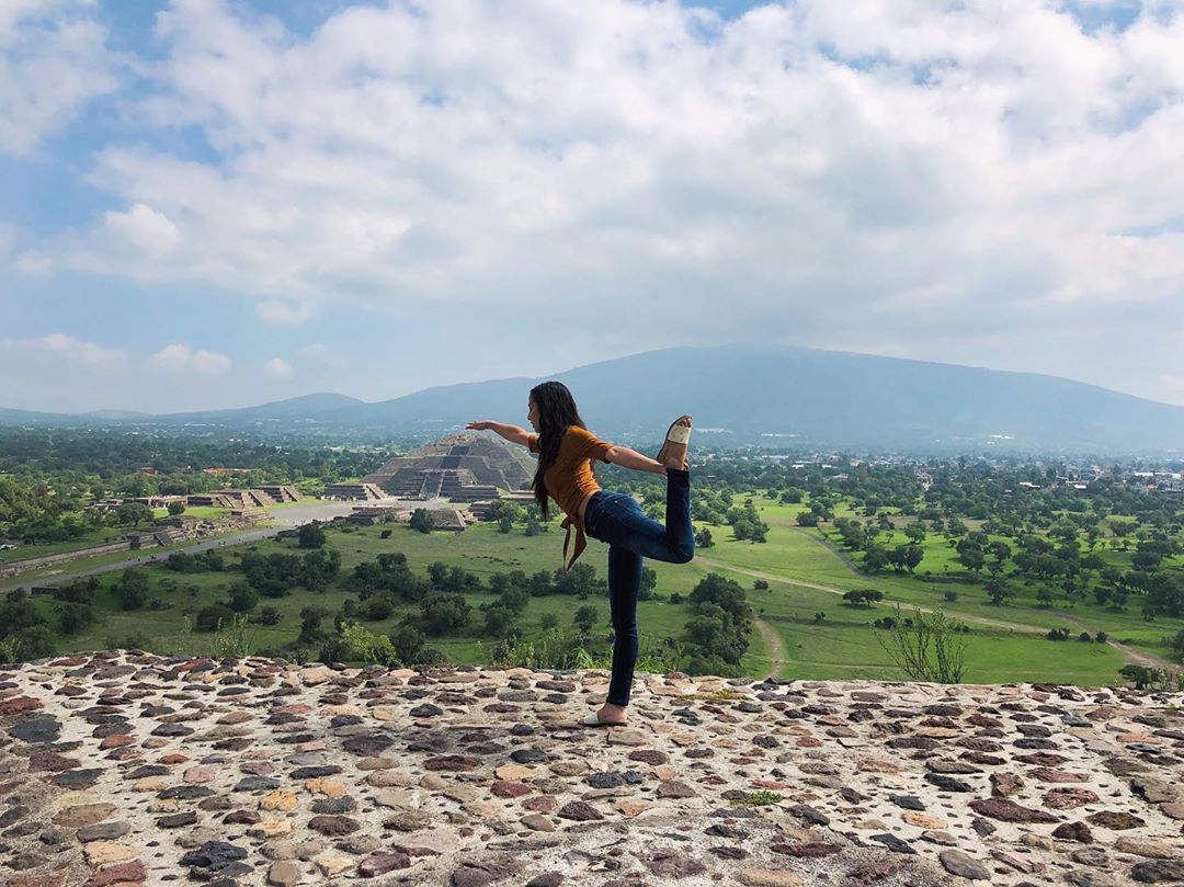 Vanessa Rallonza: Serene Yoga on Majestic Mountains