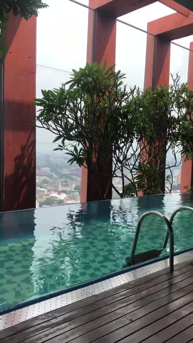 Vanessa Rallonza Luxurious Poolside Escape (Video)