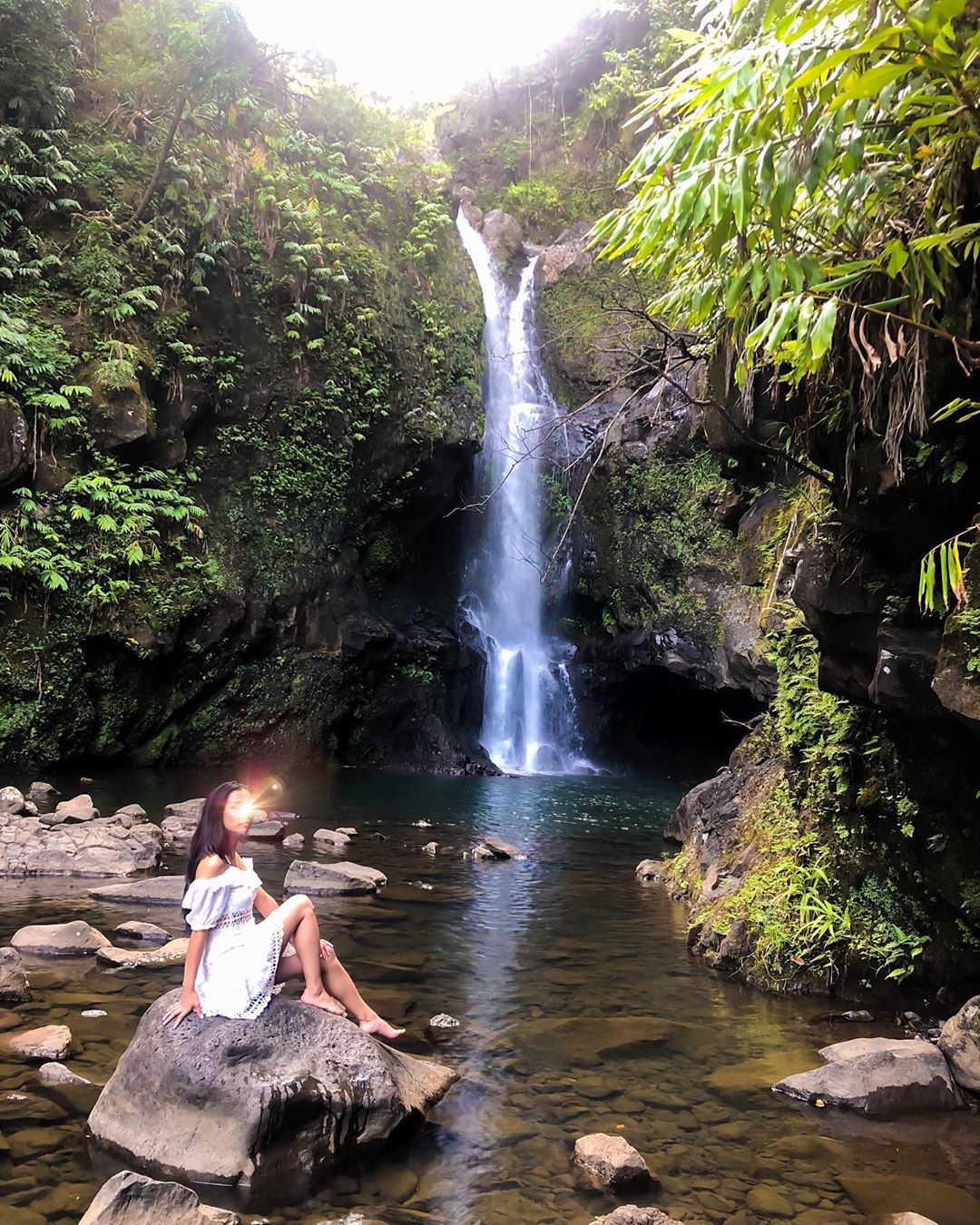 Vanessa Rallonza: Graceful Pose at Waterfall's Edge - Fashionable Adventure