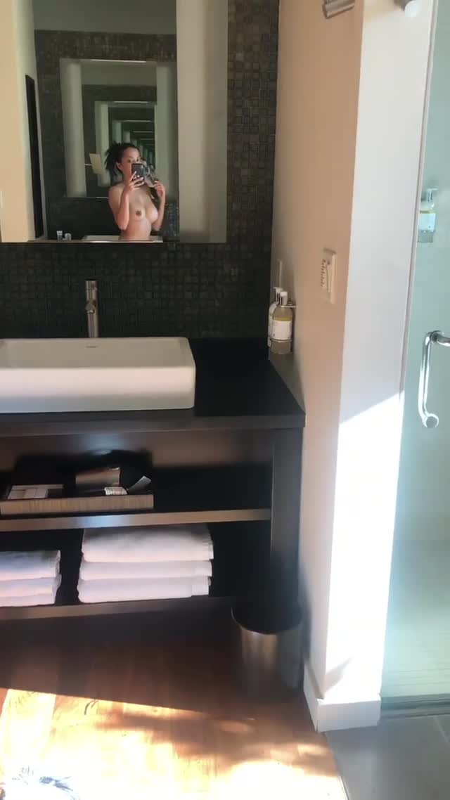 Vanessa Rallonza Charming Bathroom Retreat (Video)
