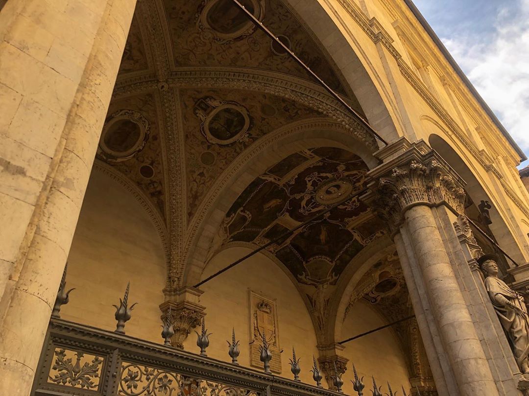 Vanessa Rallonza: Entrancing Salamanca Cathedral Glimpse