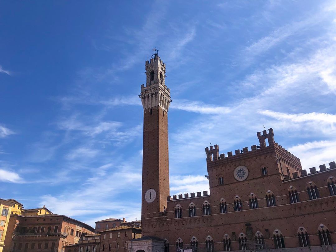Vanessa Rallonza: Timeless Charm of Siena under the Vibrant Tuscan Sky