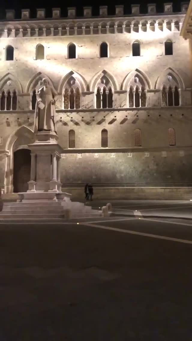 Vanessa Rallonza Urban Nightlife Adventure (Video)