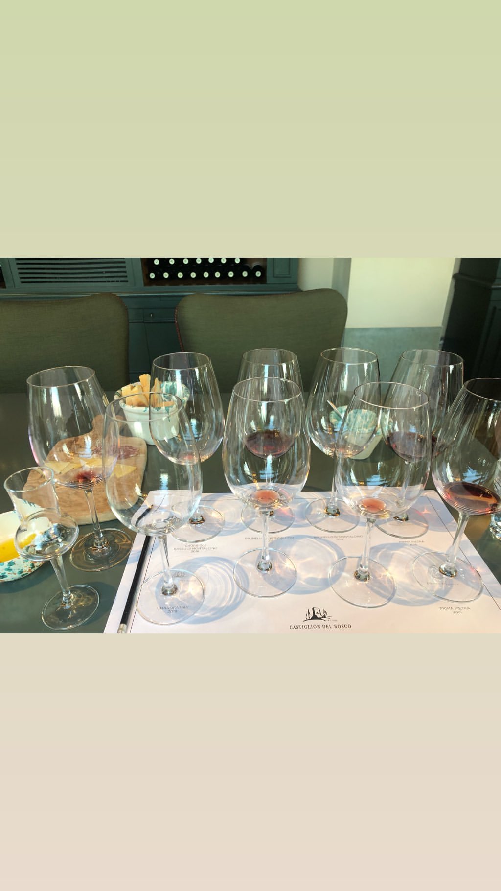 Vanessa Rallonza: Luxurious Dining Grandeur