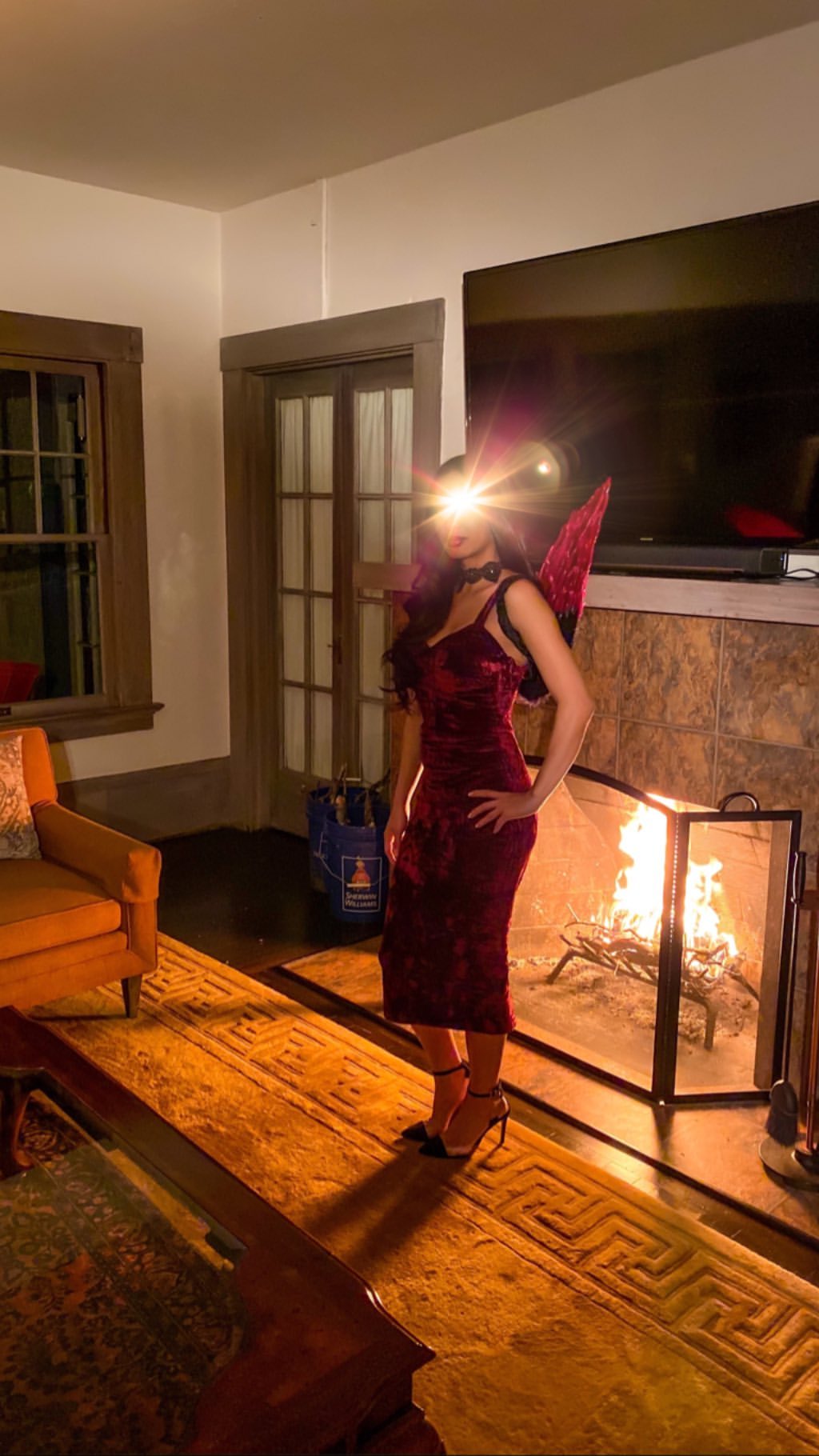 Vanessa Rallonza: Graceful Red Vibrance in Cozy Living Room