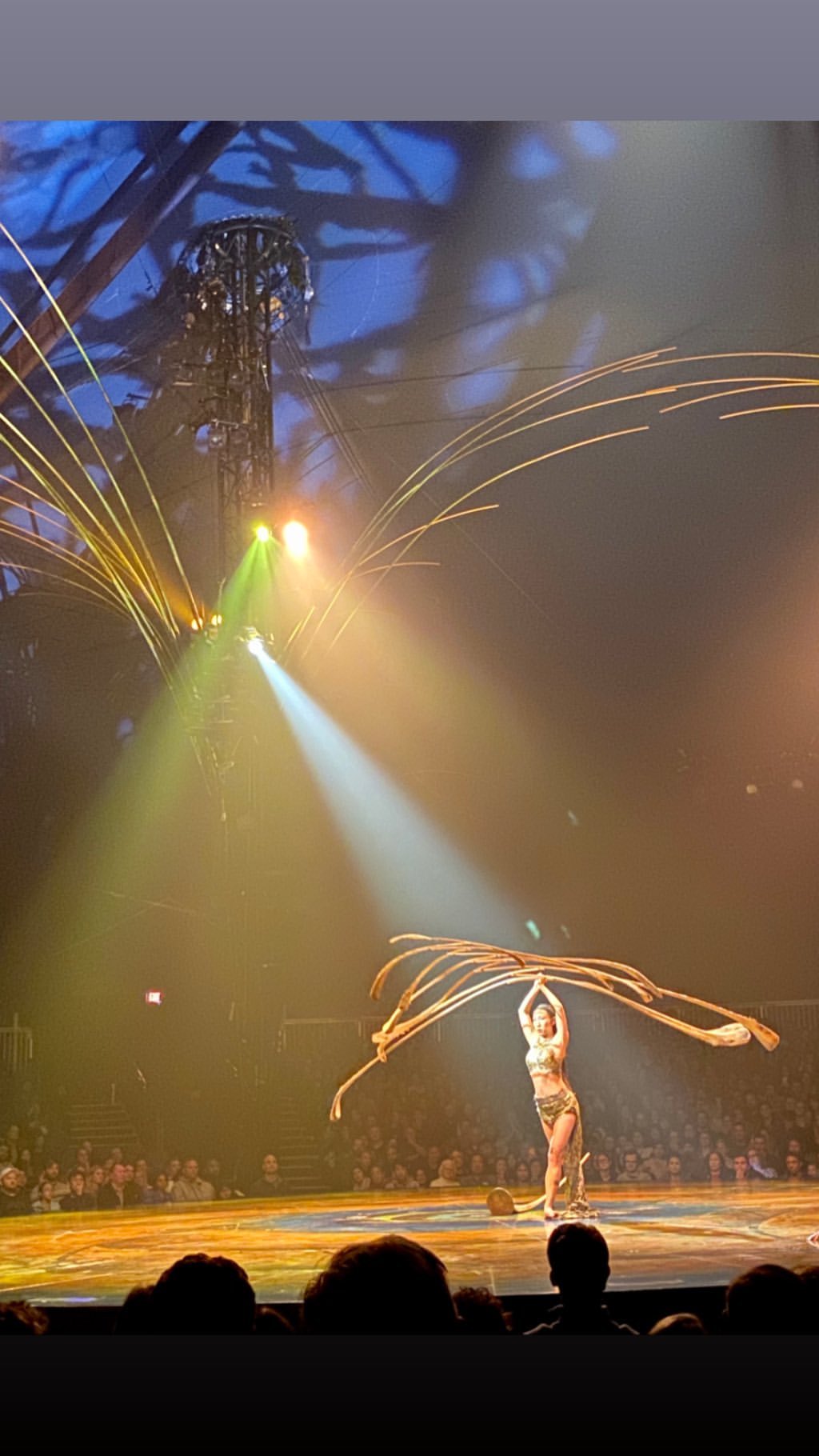 Vanessa Rallonza: Captivating Vibrant Performance