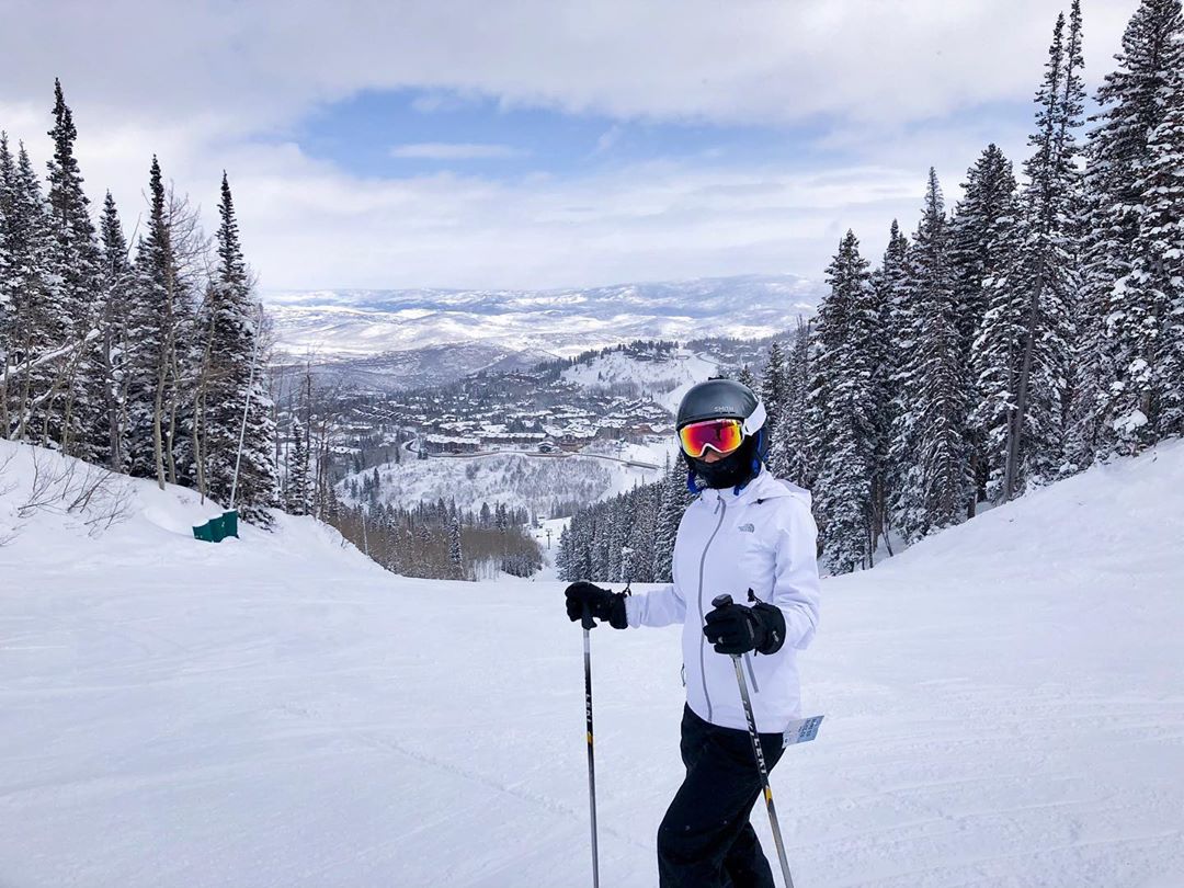 Vanessa Rallonza: Nostalgic Skiing Throwback for 2020 Conquest