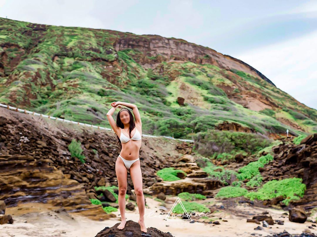 Vanessa Rallonza: Vibrant Bikini at Hawaiian Seascape