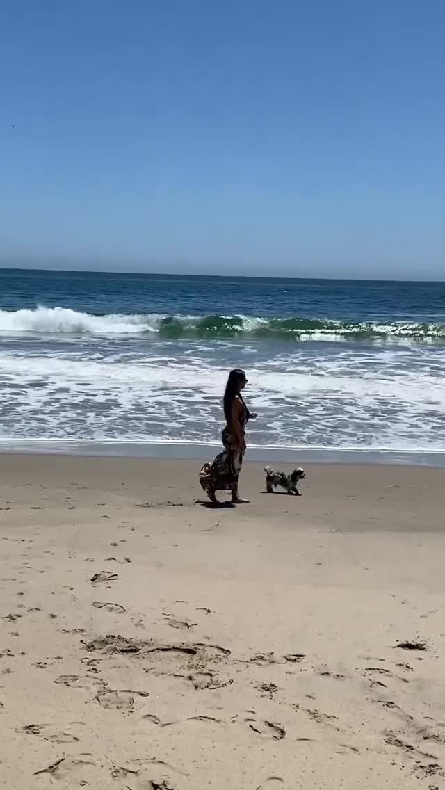Vanessa Rallonza Beach Day Bliss (Video)