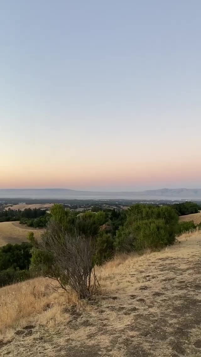Vanessa Rallonza: Embracing Serene Sunsets (Video)