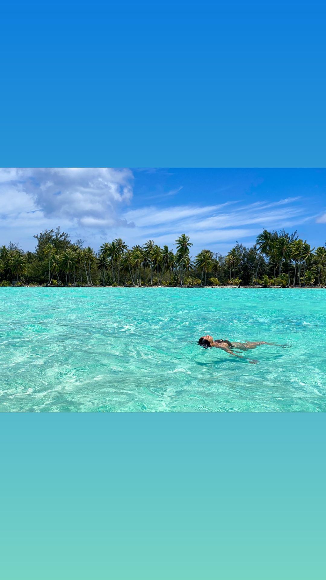 Vanessa Rallonza: Graceful Swimmer Amidst Tropical Waves