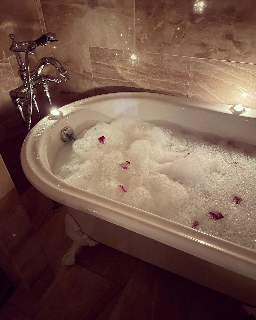 Vanessa Rallonza - Foggy, Luxurious Bathtub in Victorian San Francisco
