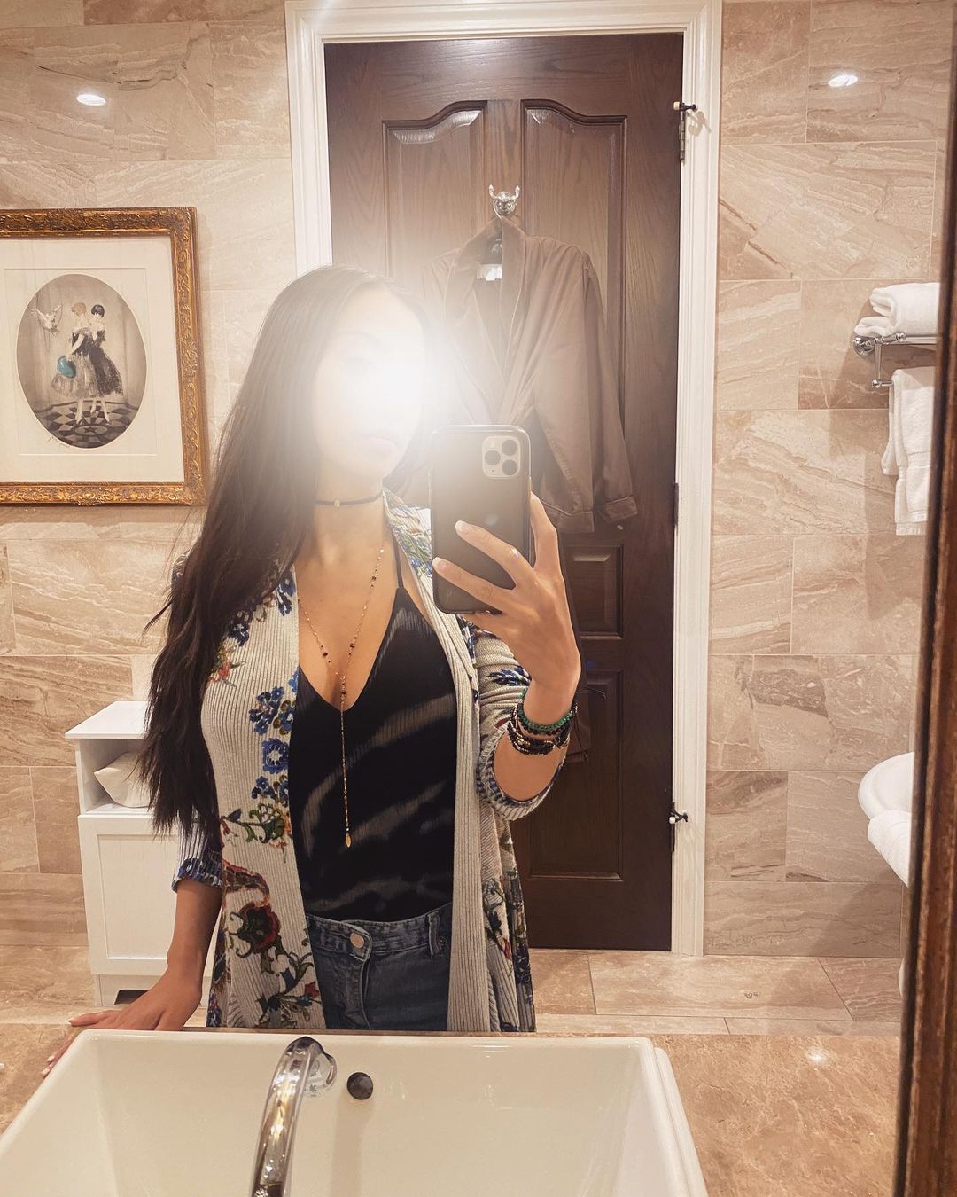 Vanessa Rallonza: Intimate Selfie Moment in Stylish Bathroom