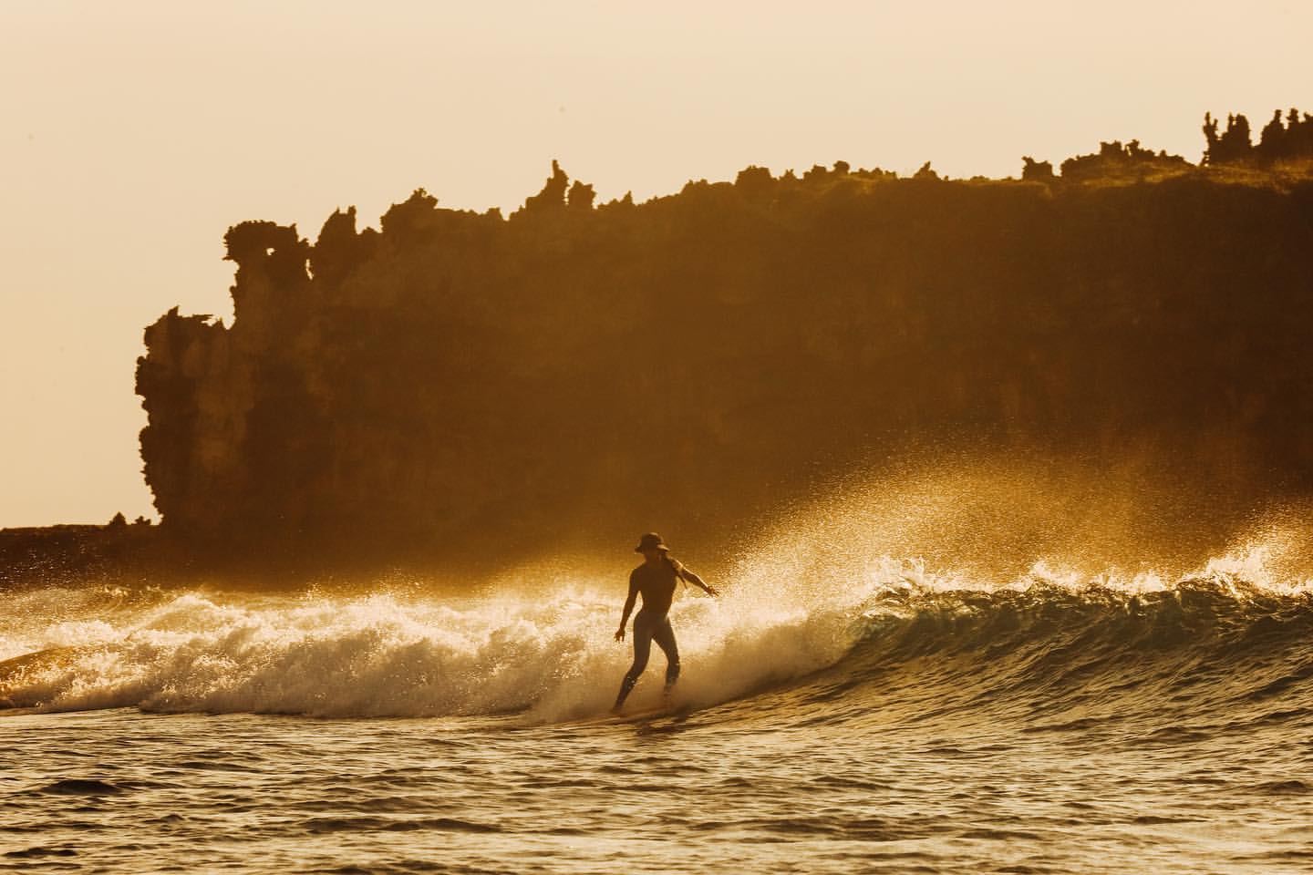 Vanessa Rallonza's Thrilling Surf Ride in Azure Ocean 🚀🌊🏄‍♀️